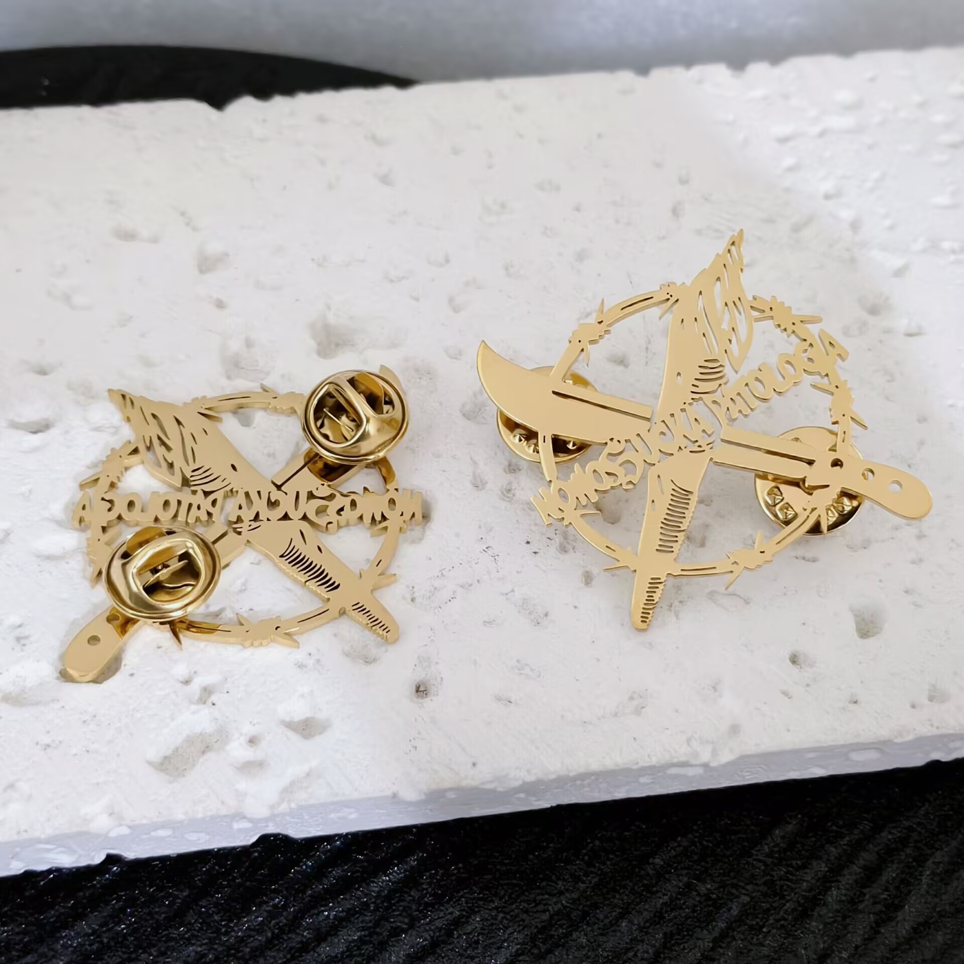 Custom Stainless Steel Brooch  - đánh giá và giá Tuxedo Lapel Pin
